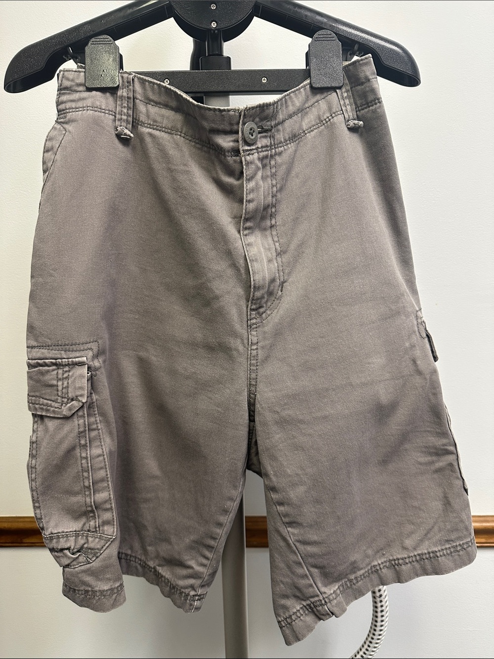 UNIONBAY Men's Cargo Shorts in Gray Taupe
